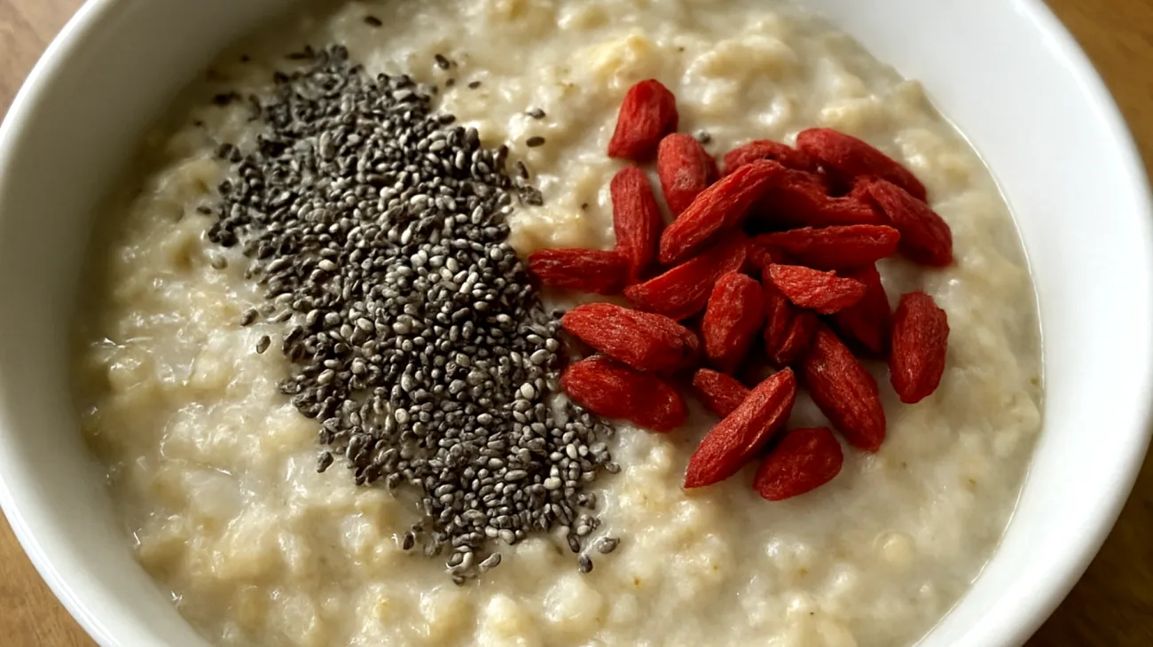 Porridge di avena con semi di chia e bacche di goji"